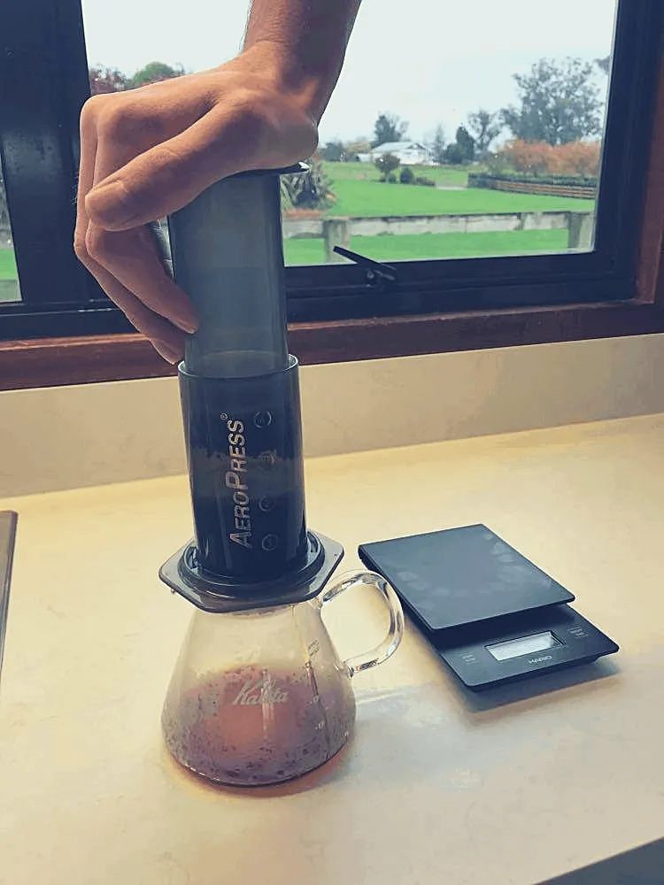 Plunging an aeropress when brewing using the Bypass method