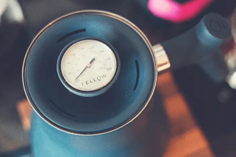 Photo of temperature gauge on the Fellow Stagg Kettle showing ideal brew temperature