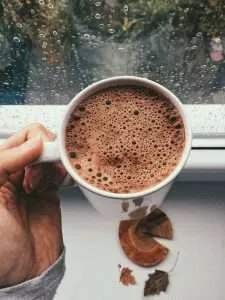 Does hot chocolate have caffeine feature image