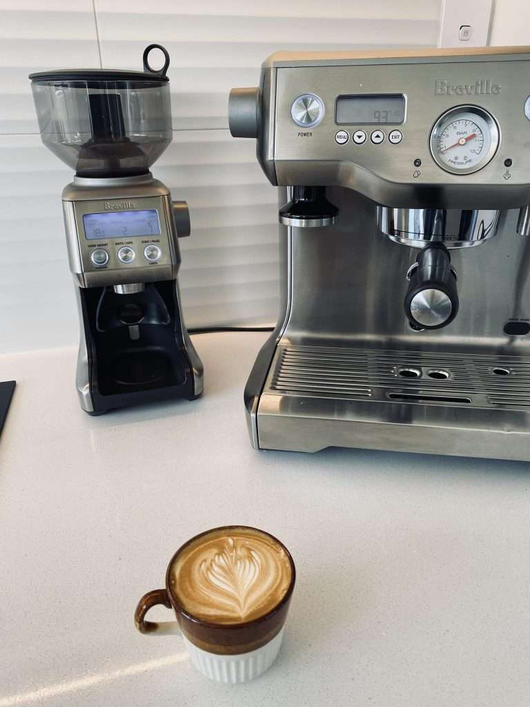 https://coffeefolk.b-cdn.net/wp-content/uploads/2023/10/Breville-Smart-Grinder-Pro-Review-768x1024.jpg